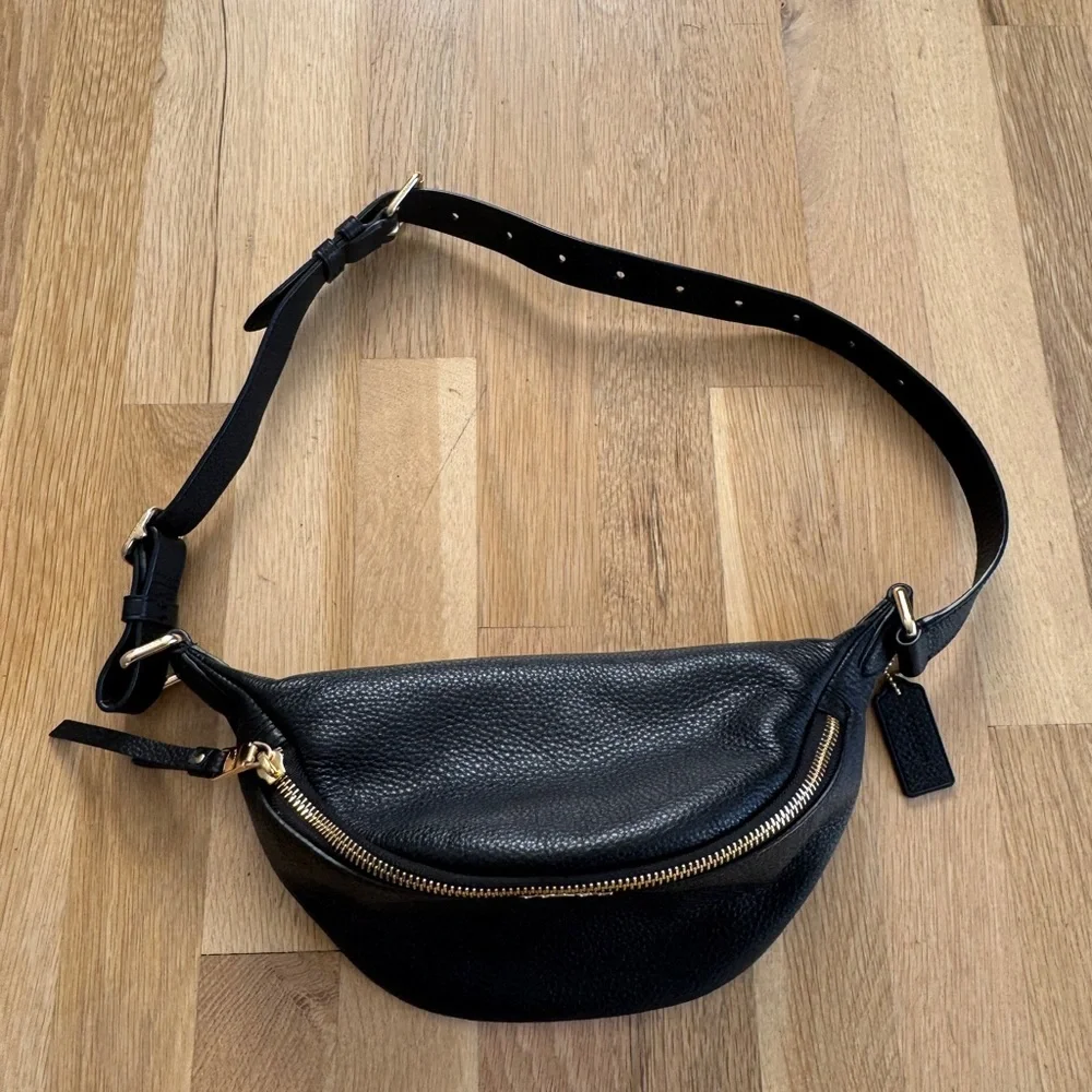 Coach Belt Bag Black Gold - Picture 2 of 13